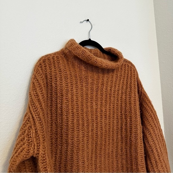 Free People Fluffy Fox Cowl Neck Sweater Papaya Brown Color Size M Women’s - Picture 3 of 11